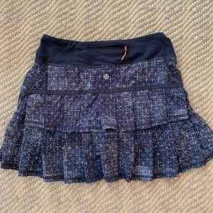LULULEMON SKIRT NAVY SIZE 2